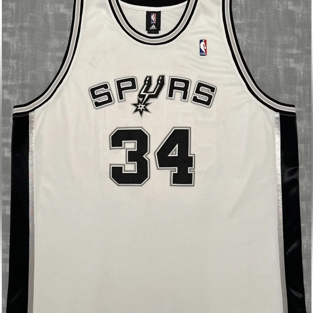 Authentic Vintage Adidas NBA San Antonio Spurs Basketball Jersey.